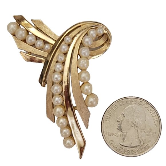 Trifari Crown Over T Gold Tone Faux Pearl Ribbon Brooch, Signed K620 - Picture 6 of 9